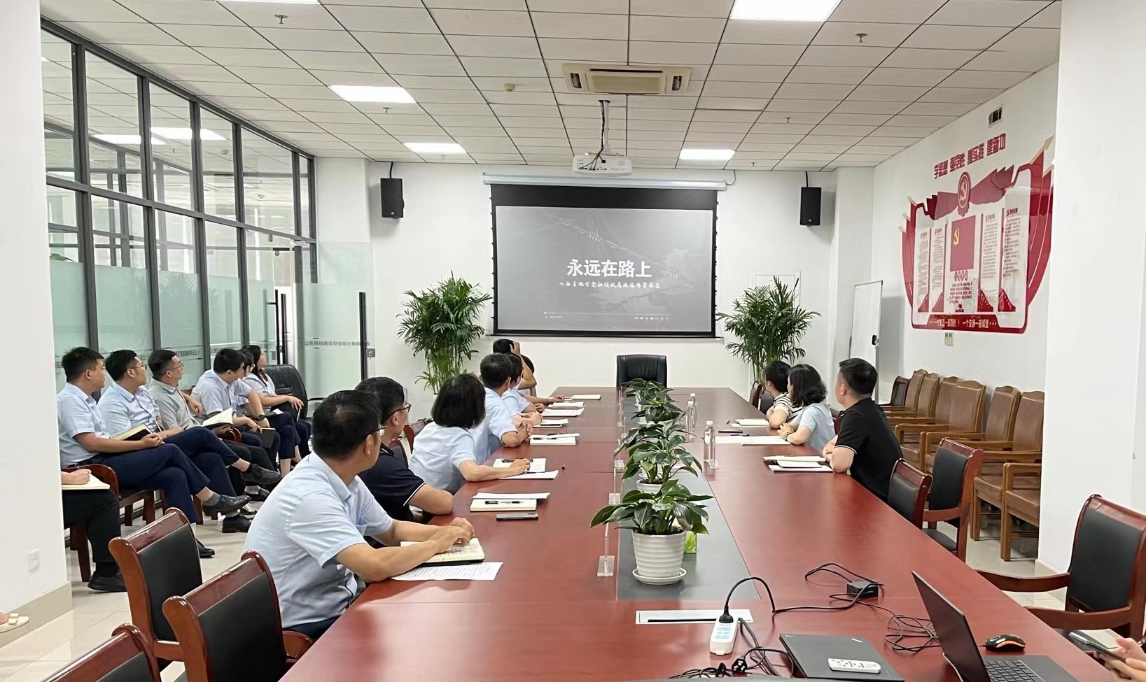 投资公司纪委廉政教育进企业 第三站——走进融资担保公司党支部